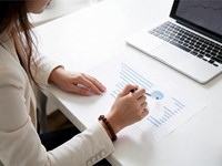 5 cláusulas esenciales que todo contrato de servicios o suministro debe incluir